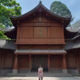 王建国，教育学博士，研究体罚替代方案与打屁股实践的教育伦理边界，学者气质